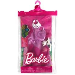 Barbie-nuken vaaleanpunainen mekko, valkoiset korkokengät ja kaulakoru