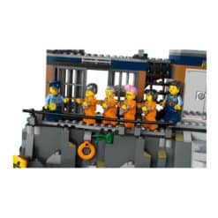LEGO-City-60419-poliisivoimien-vankisaari