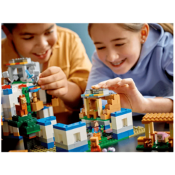 LEGO minecraft 21188 play