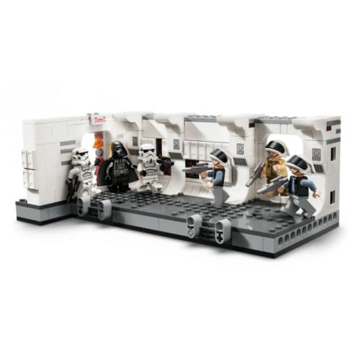 LEGO-Star-Wars-75387-astuminen-tantive-IV-alukseen