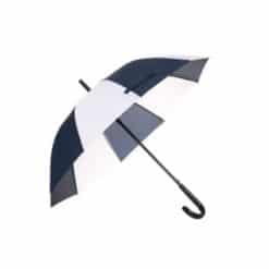 Pitkä sinivalkoinen sateenvarjo.