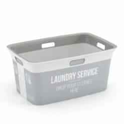 harmaa pyykkikori, jossa lukee "Laundry Service"